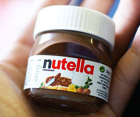 HZ02 – Nutella Mini Jars 64 x 25 g – Crescent Specialty Foods, Inc.